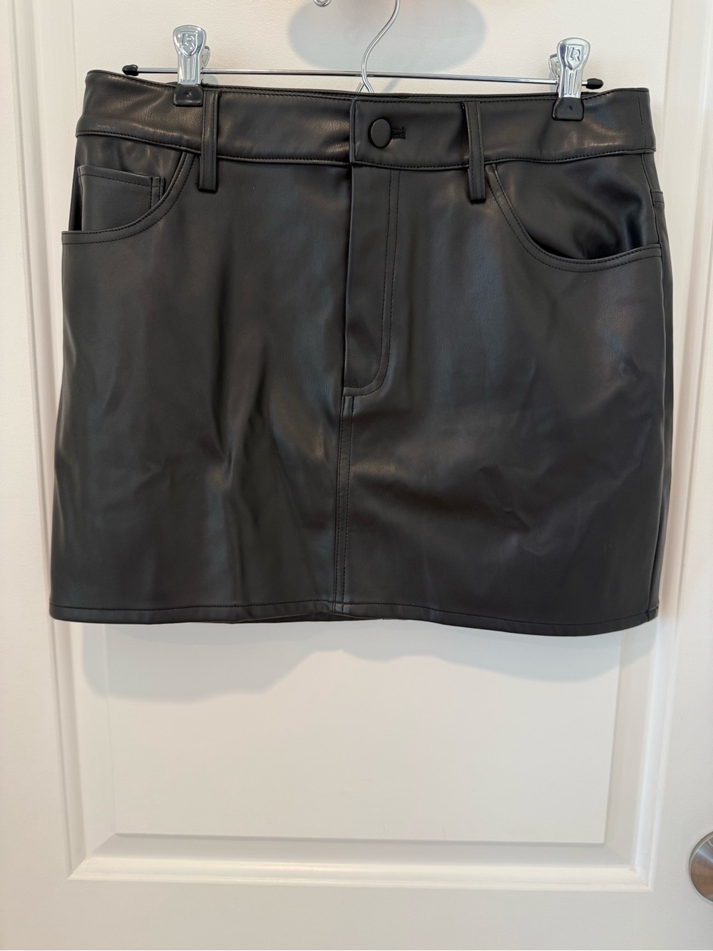 VENUS Black Faux Leather Mini Skirt